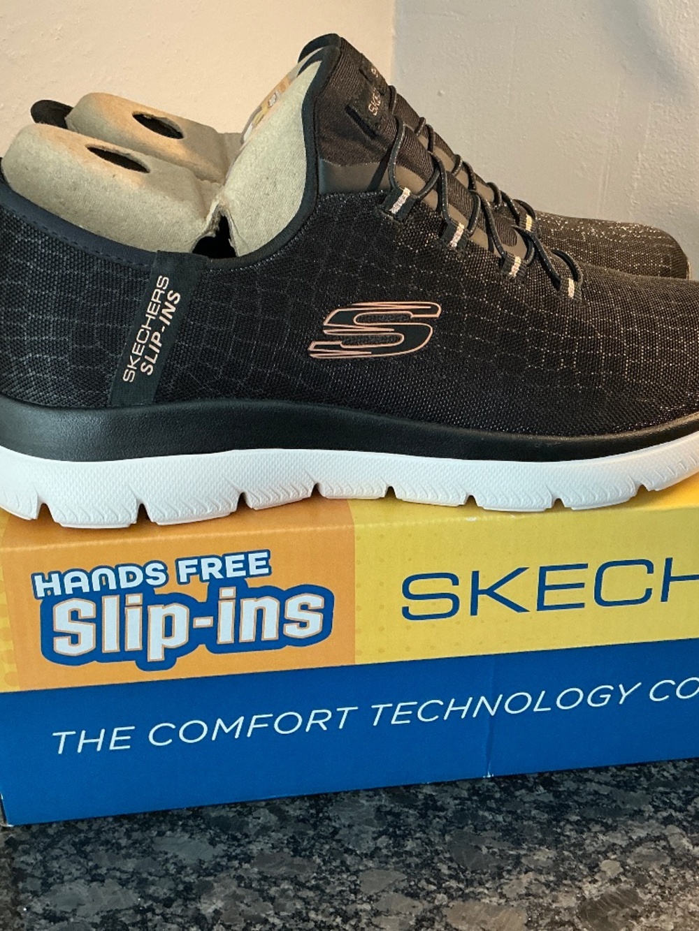 Ladies Skechers 8.5 wide NWT